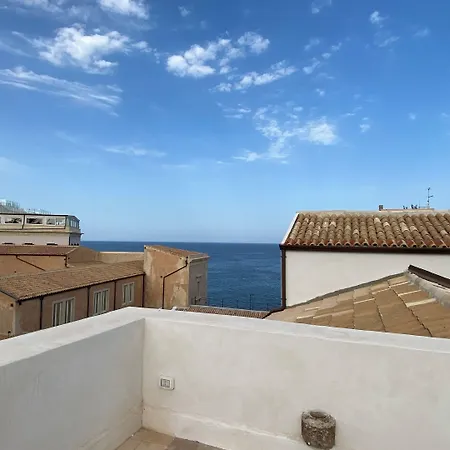 Lanterne Magiche Ortigia * سيراكوزا