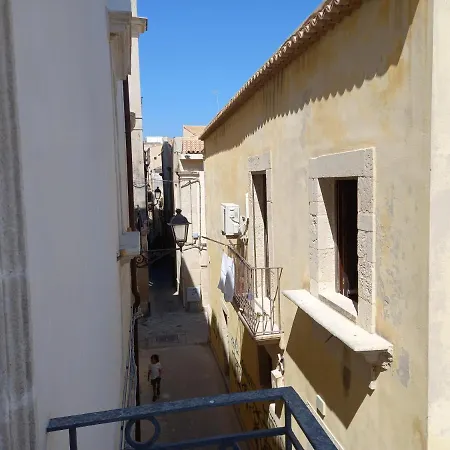 Lanterne Magiche Ortigia Hotel Syrakuzy